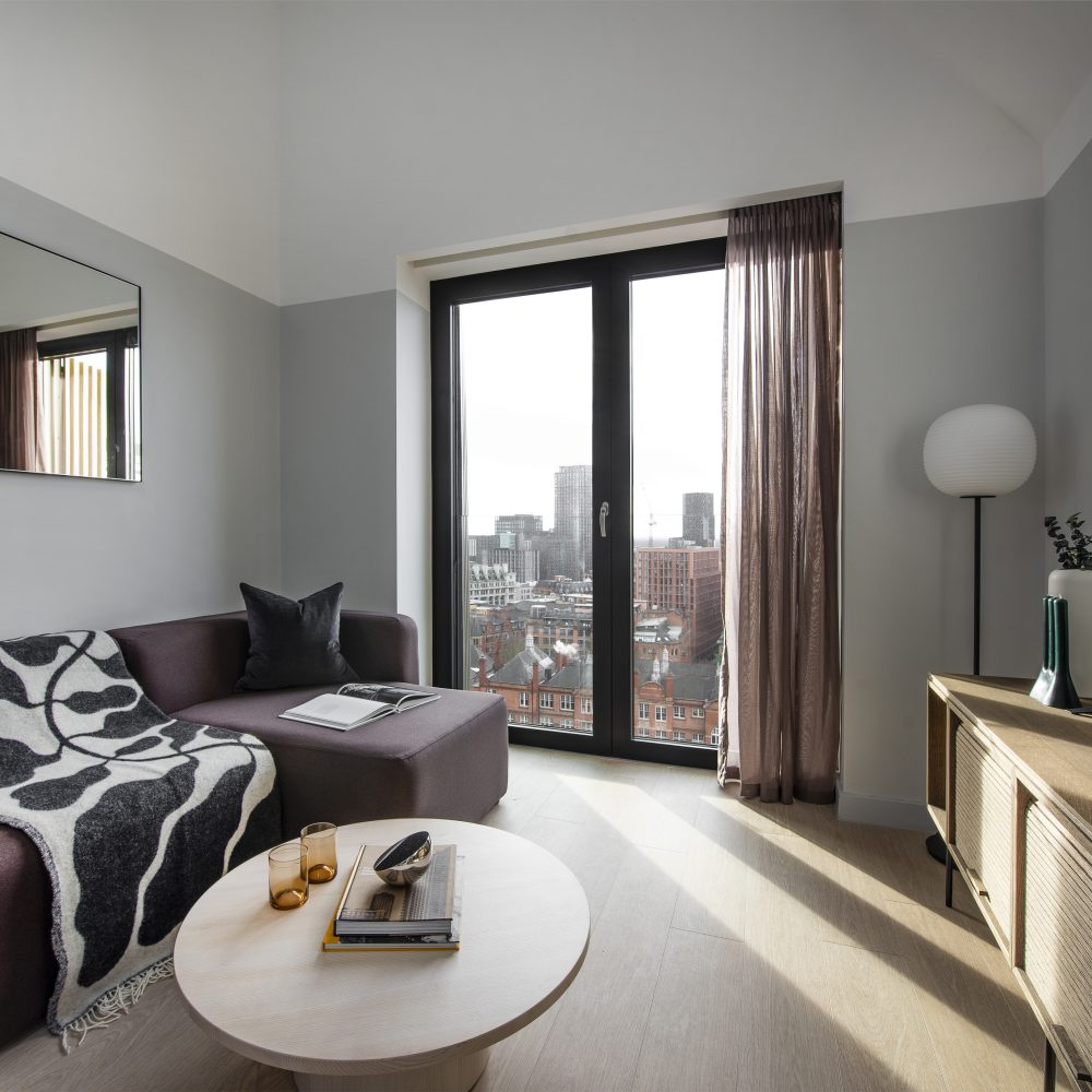 Wall to Ceiling windows in modern apartment, Kampus.